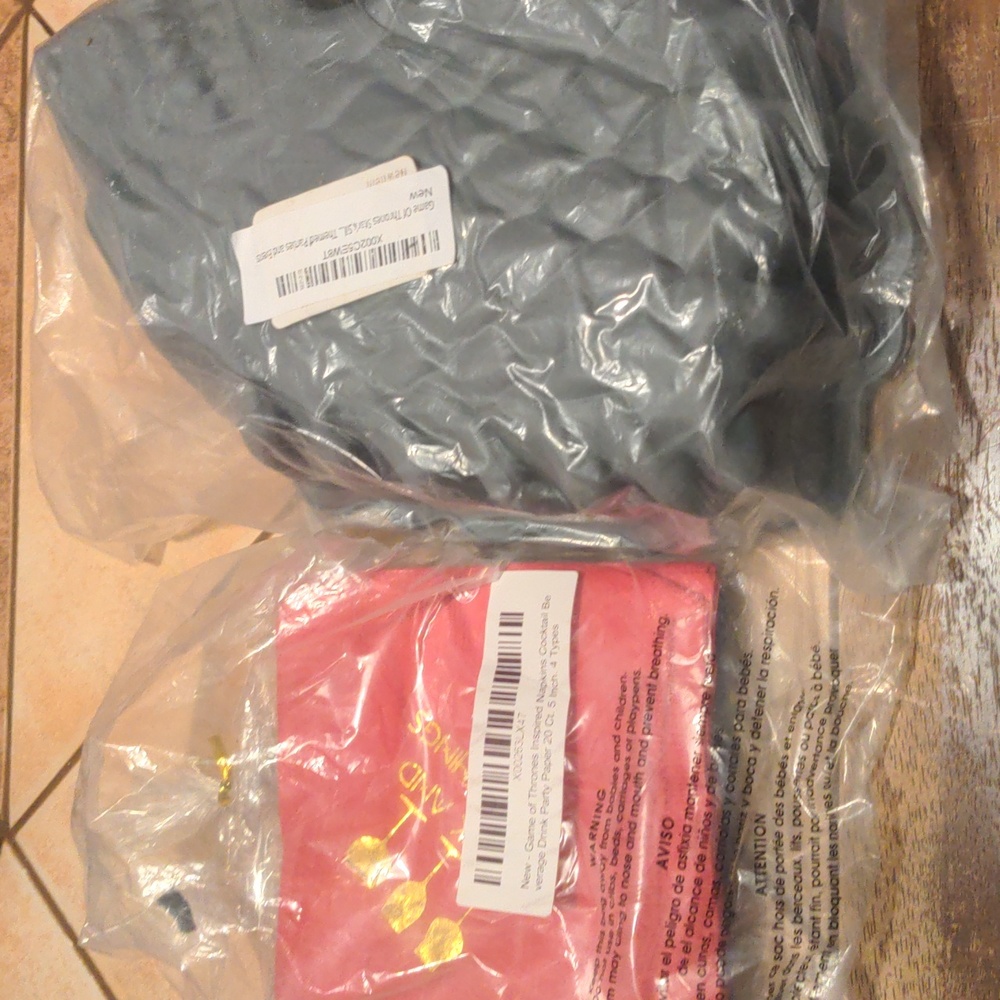 Game of thrones inspired napkins and silicone cake pan